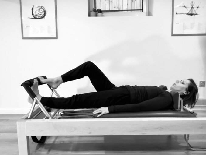 Exercice de Pilates sur appareil lors d’une séance au Studio Pilates Heiligenstein en Alsace